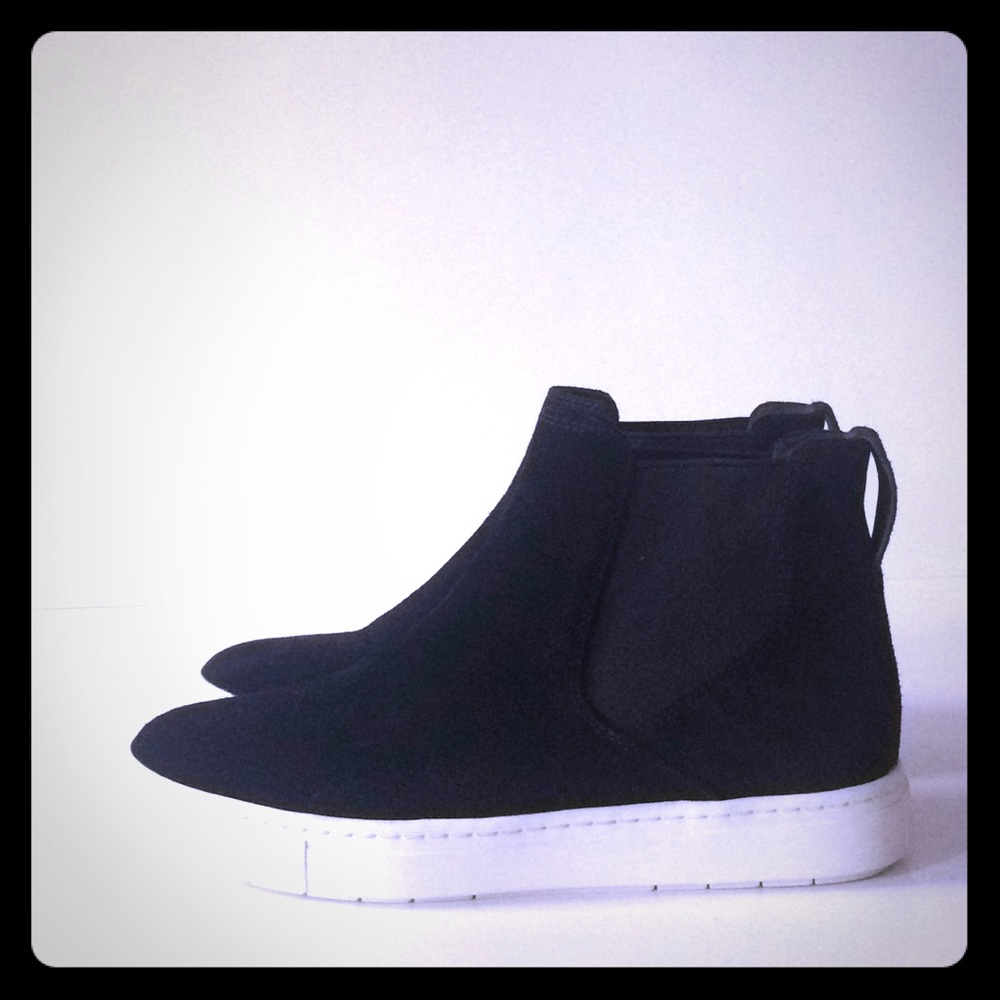 Vince. Black suede high top slip on shoes Sz 6